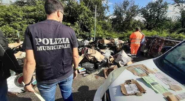 Napoli, officine non autorizzate: sequestro e denunce per i titolari
