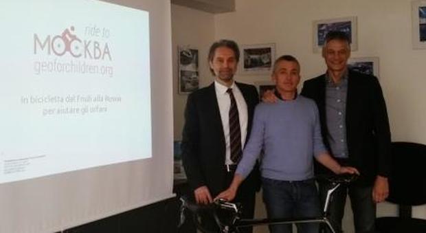 Dal Friuli a Mosca in bicicletta: 2.800 chilometri per aiutare gli orfani russi