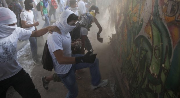 Venezuela, in piazza contro la “costituente truffa”. E gli Usa studiano la destituzione di Maduro