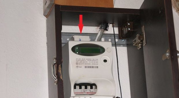 Magnete sul contatore per rubare energia: preso titolare concessionaria nel Napoletano
