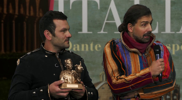 L'attore umbro Stefano Venarucci (a destra) col terzofuochista, Sasha B