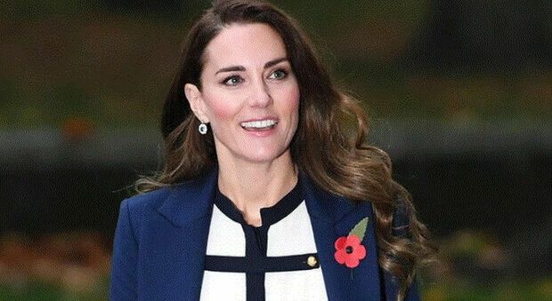 «Kate Middleton è in coma», «ha donato un rene al Re»: Buckingham Palace smentisce le teorie (assurde) sulla principessa