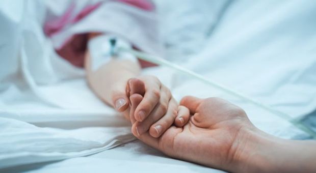 Mamma si risveglia dal coma dopo 28 anni sentendo la voce del figlio