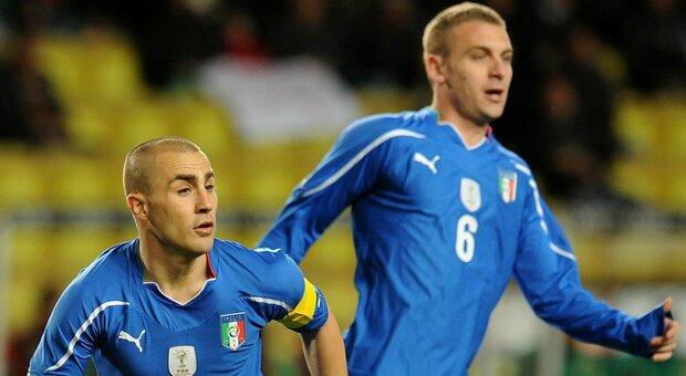 Cannavaro e De Rossi, due dei più amati tra i campioni del 2006 si ritrovano l'uno di fronte all'altro