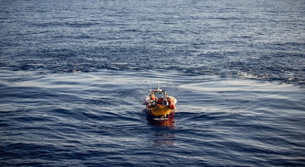 Migranti, naufragio al largo di Lampedusa: 41 morti, solo quattro i sopravvissuti. Erano partiti dalla Tunisia