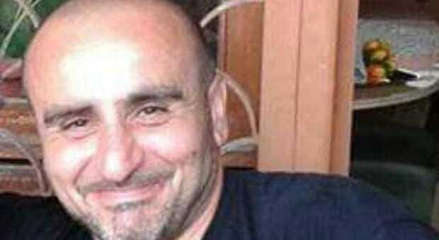 Ostia, il poliziotto Riccardo De Grandis (52 anni) perde la vita in un incidente. I colleghi: «Un sorriso che si spegne»
