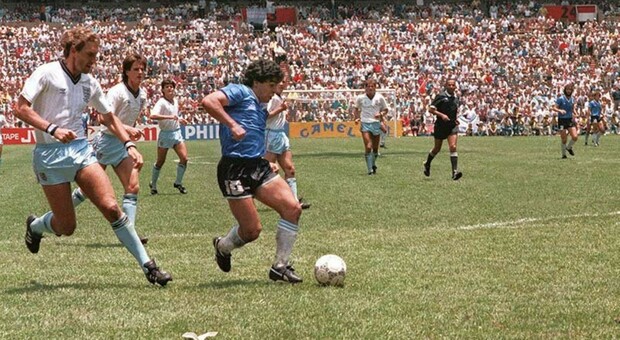 Maradona, 35 anni fa il gol del secolo all'Inghilterra