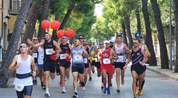 Che festa per l'Half Marathon a Porto San Giorgio. Il sindaco: «1000 tra sportivi e atleti» LE FOTO
