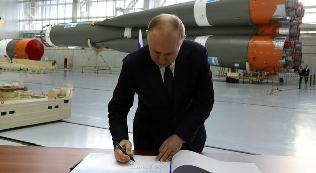 Putin e l'attacco nucleare, l'ex ministro russo: «Ecco cosa potrebbe spingerlo a premere il pulsante»