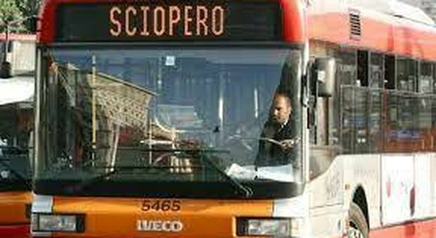 Sciopero generale oggi a Roma: metro, bus e ferrovie locali, le corse deviate o cancellate