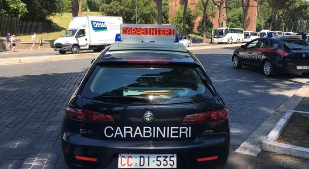 Roma, inseguimento da film al Circo Massimo: rubano un'auto e fuggono contromano in mezzo ai turisti