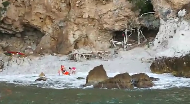 Odissea per una gita in canoa: bloccati per 2 giorni in una grotta al Circeo