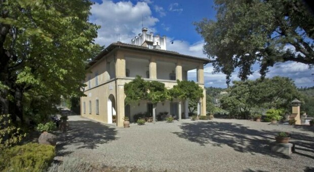 Firenze, la villa di Michelangelo venduta per 8 milioni di euro: al suo interno anche un'opera dell'artista