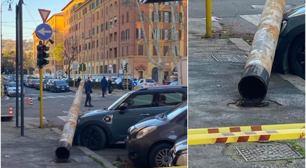 Roma, palo del tram crolla su via Flaminia: colpita una macchina, tragedia sfiorata
