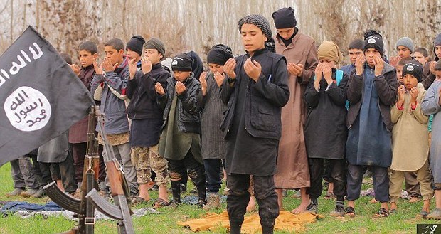 Isis, 31mila donne incinte vivono nei territori del Califfato: i figli saranno addestrati per diventare i futuri jihadisti