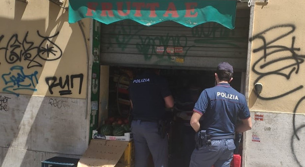 Roma, gravi irregolarità igienico sanitarie: chiuso negozio ortofrutta in viale Tirreno