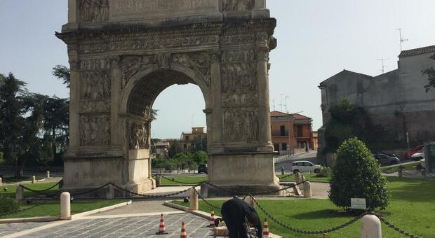 I carotaggi all'Arco di Traiano