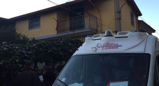 Napoli, incendio in casa: morti nel sonno marito e moglie. Bimbi salvi: dormivano dai parenti