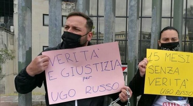 Protesta dei genitori di Ugo Russo, maggio 2020.