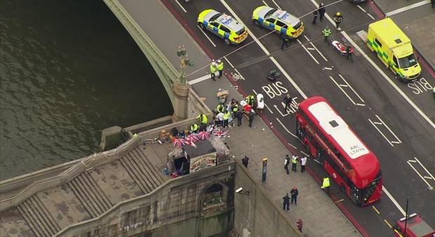 Londra, la ragazza romana ferita ma sopravvissuta: «Avevo sbagliato ponte sono viva per miracolo»