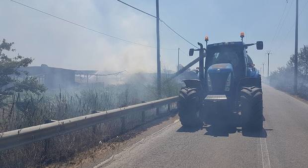 Incendi, gli agricoltori si difendono: i nostri mezzi per spegnere i roghi
