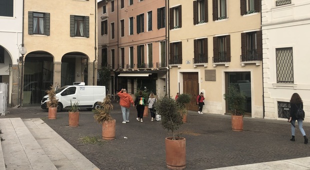PePen, via il plateatico e il dehor: niente più strutture fisse in piazza Cavour