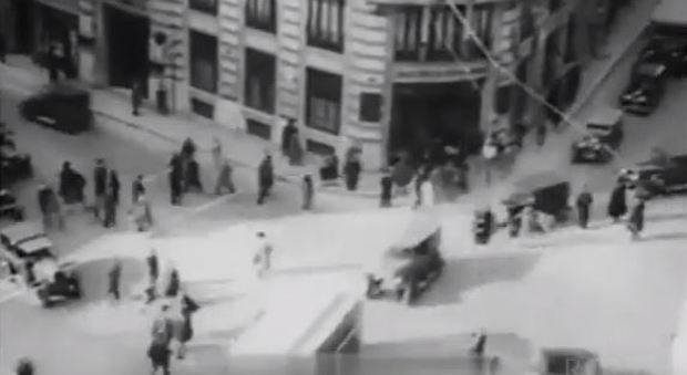 Roma, in un video via del Tritone nel 1931: il traffico era già un inferno Guarda