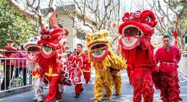 Draghi, aquiloni e arti marziali: il Capodanno Cinese a Napoli in piazza del Plebiscito