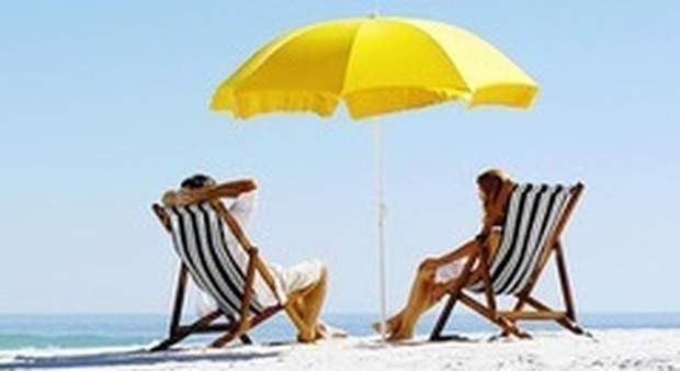 Nasce l'associazione degli imprenditori balneari dell'area dei Campi Flegrei: lettini e ombrelloni gratis per medici e infermieri