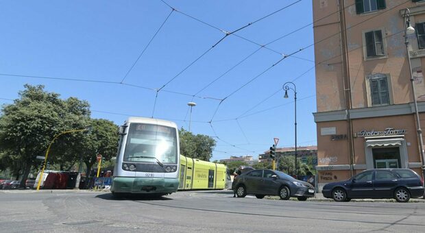 Roma, il tram fa rumore e al Flaminio gli abitanti insorgono: «Situazione da esaurimento nervoso»