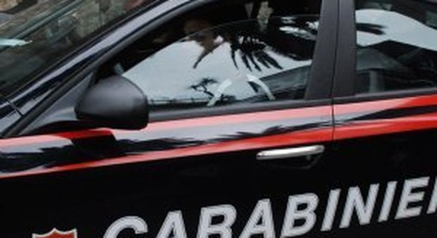 Carabiniere donna si uccide, il fidanzato poliziotto ferito: tentava di disarmarla