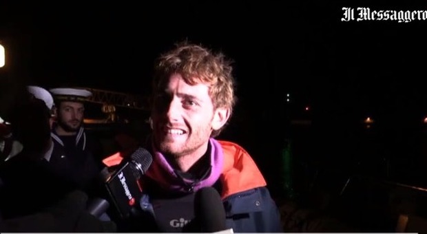 Roma, giovane disperso in barca salvato dopo 24 ore in mare: «Ho passato tutta la notte nell'acqua gelida»