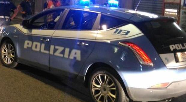Ancona, nell'auto avevano droghe manganello e coltello: 3 uomini nei guai