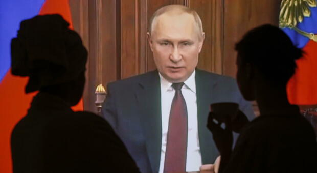 Putin «incapace di ragionare per gli effetti del Long Covid». La teoria social (non confermata) diventa virale