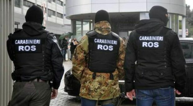 Clan Politi, 300mila euro in contanti nascosti in casa in buste sottovuoto: convalidato il sequestro agli indagati nel blitz Scu