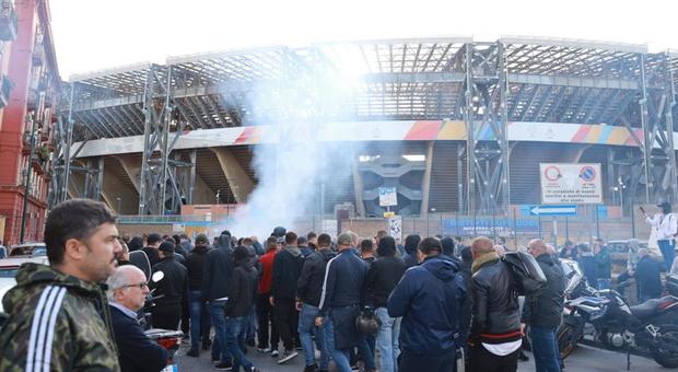 Napoli, esplode la rabbia dei tifosi: «Giocatori mercenari siete voi»