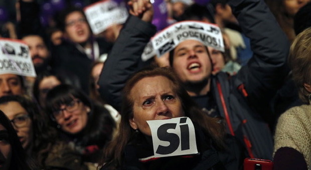 Esultano i sostenitori di Podemos