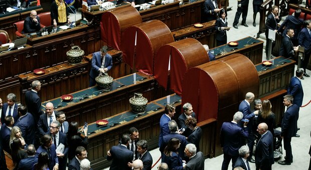 Primo giorno in aula, foulard col tricolore e gambe che tremano: giornata d esordio per i 15 nostri parlamentari a Roma