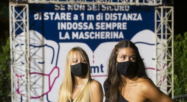 Coronavirus, contagi in rialzo: anche in Abruzzo stop discoteche e balli, mascherina obbligatoria