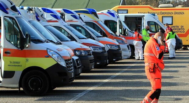 Covid, ospedali Lombardia e Piemonte in allarme: «Strutture al collasso, rischio pazienti sui marciapiedi»