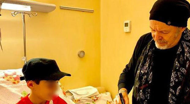 Vasco Rossi fa visita ai bimbi malati di cancro: «Mi date tanta energia»
