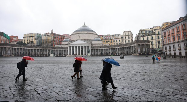 Piazza Plebiscito durante una giornata di pioggia