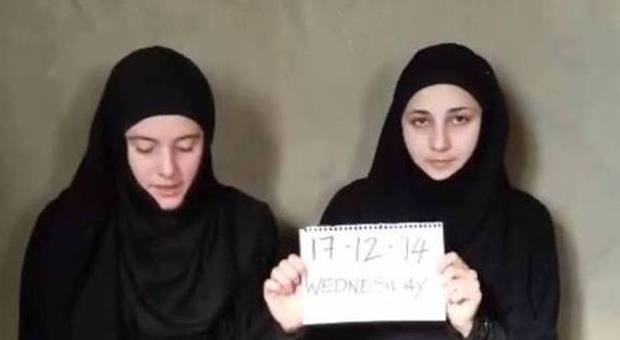Vanessa e Greta vogliono tornare in Siria. Salvini: "Paghiamo biglietto di sola andata"