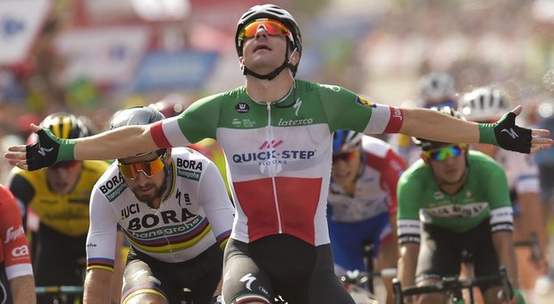 Vuelta, trionfa Yates: Viviani vince l'ultimo sprint