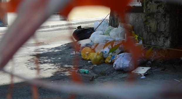 Napoli, lo sferisterio di Fuorigrotta tra spazzatura e progetti di rinascita