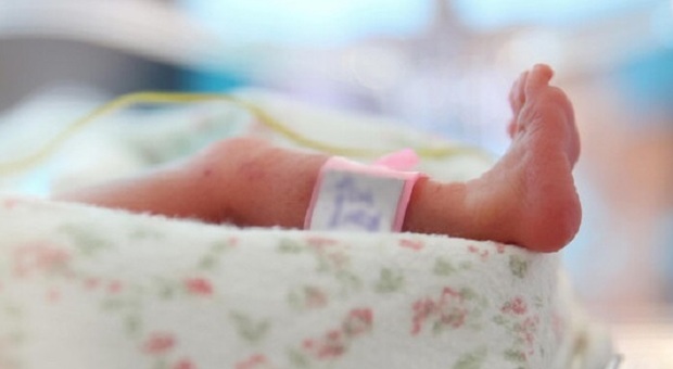 Neonata morta durante il parto, la piccola rimasta incastrata con una spalla. Aperta un'inchiesta a Brescia