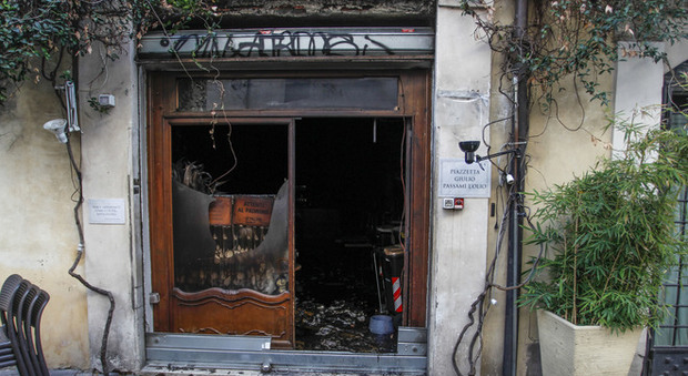 Roma, a fuoco il ristorante "Giulio passami l'Olio": locale distrutto