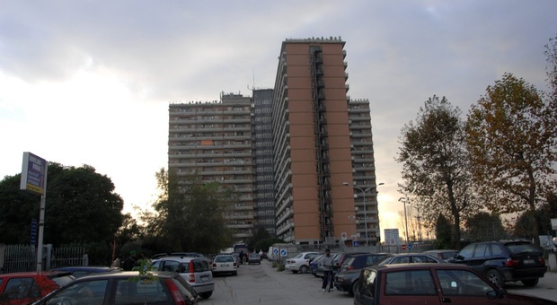 Porto Recanati, invasione di abusivi negli appartamenti dell'Hotel House