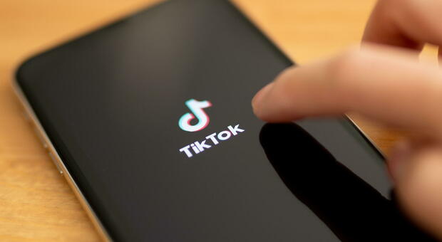 TikTok si lancia nell'e-commerce: via ai testi sullo shopping in-app in Europa