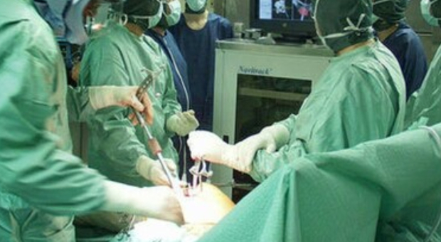 Tumore di 50 chili asportato a Bari ad una donna di 66 anni. «Si tratta di un raro caso di Chirurgia Oncologica»